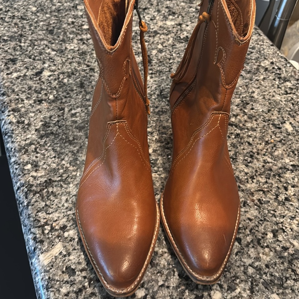Beast cowboy boots tan size 8.5
